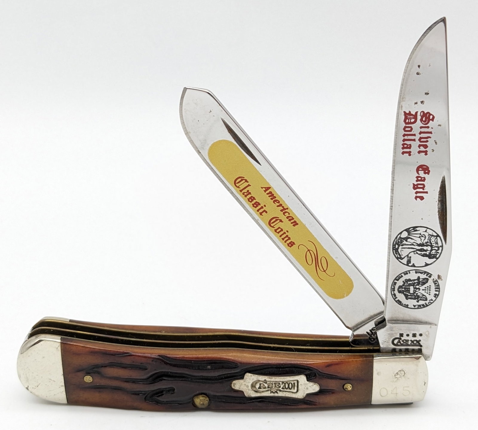2001 Case XX American Classic Coins Silver Eagle Worm Groove Jig Bone Trapper 6254: Knife is numbered 045 of 200 and is in nice condition with some tarnishing on the bolsters, and paint loss on the blades. Overall measures 4-1/8in when closed.