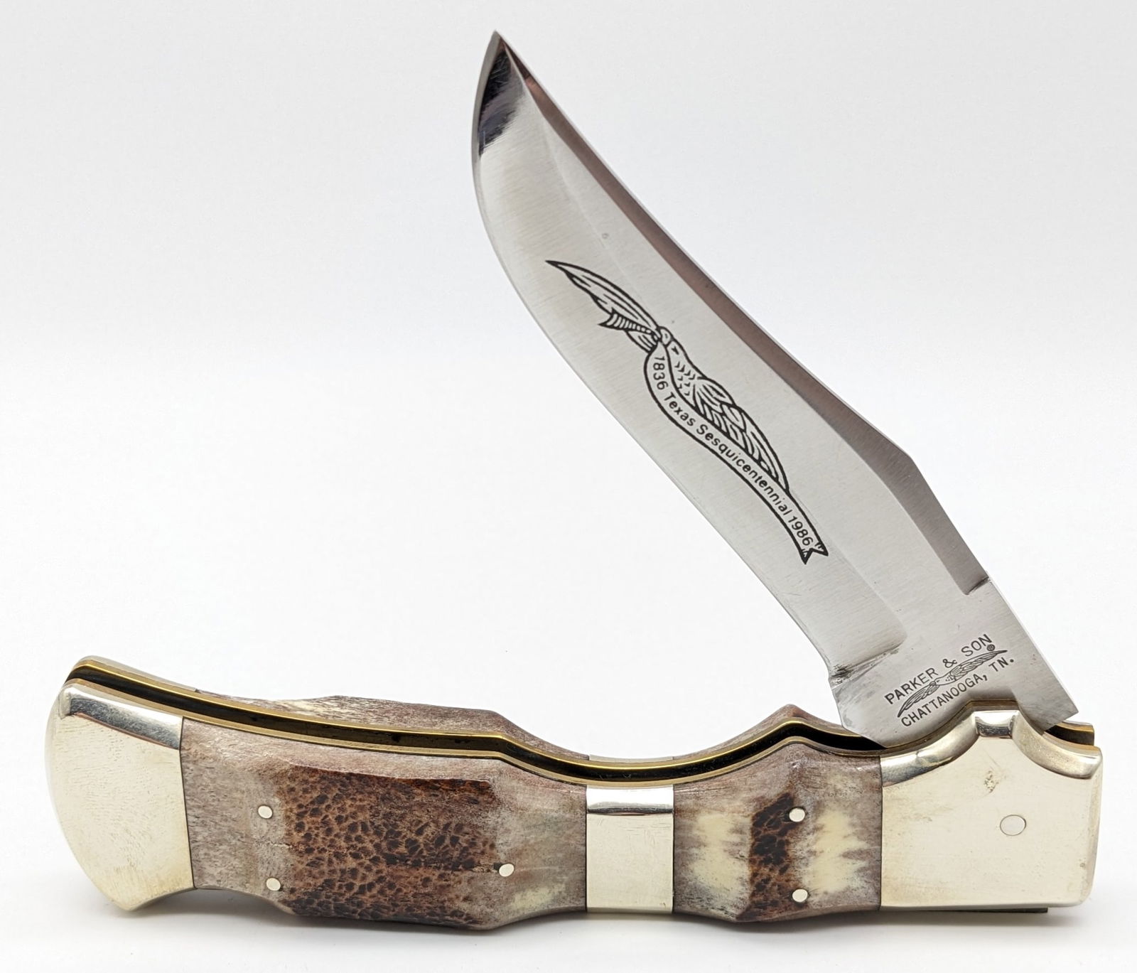 Parker & Sons 1986 Texas Sesquicentennial Large Lock Back Bowie M-1467: Knife features etching on the blade, nickel bolsters, and large chunky jig bone handle scales. Knife is in very nice condition with some scuffs on the blade and bolsters from handling. Overall measure