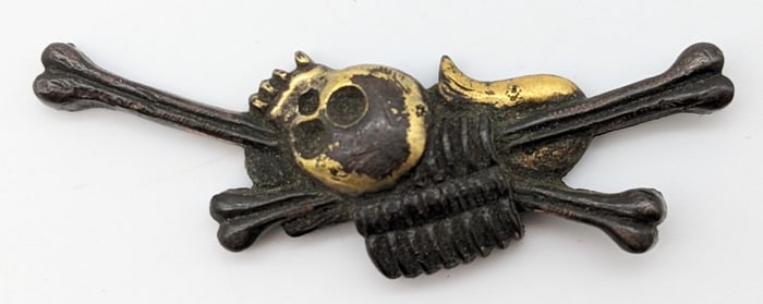 Antique Japanese Skull & Crossbones Katana Menuki