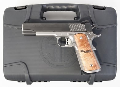 Sig Sauer 1911 STX .45 ACP Semi Auto Pistol w/ Case