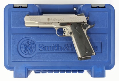 Smith & Wesson Model SW1911 .45 ACP Semi Auto Pistol w/ Case