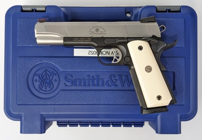 2008 IDPA Smith & Wesson SW1911 .45 ACP Semi Auto Pistol w/ Case