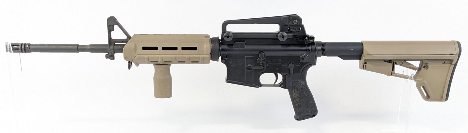 Colt M4 Carbine 5.56mm Semi Auto Rifle: Manufacturer: Colt.Model: M4 Carbine.Type: Rifle. Caliber/Gauge: 5.56mm. Barrel: 17 inch. Choke: . Finish: Black. Grip: . Stock: . Condition: Nice with light scuffs and wear from use and handling. Bor