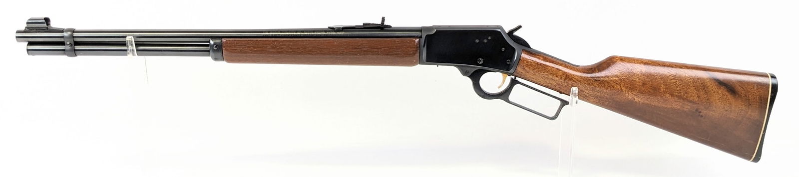Marlin Model 1894 .44 Rem Mag Lever Action Rifle: Manufacturer: Marlin Firearms Co..Model: 1894.Type: Rifle. Caliber/Gauge: .44 Rem Mag. Barrel: 20 inch. Choke: . Finish: Blued. Grip: . Stock: Wood. Condition: Nice with light scuffs and wear from use