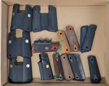 (13) Colt 1911 Checkered Wood & Rubber Full Size Grips