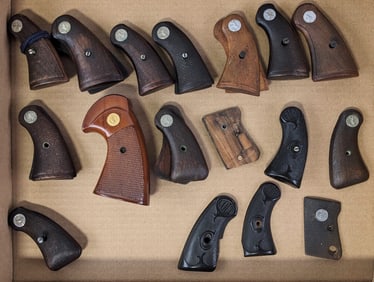 Vtg Colt Revolver Checkered Wood & Hardened Rubber Grips