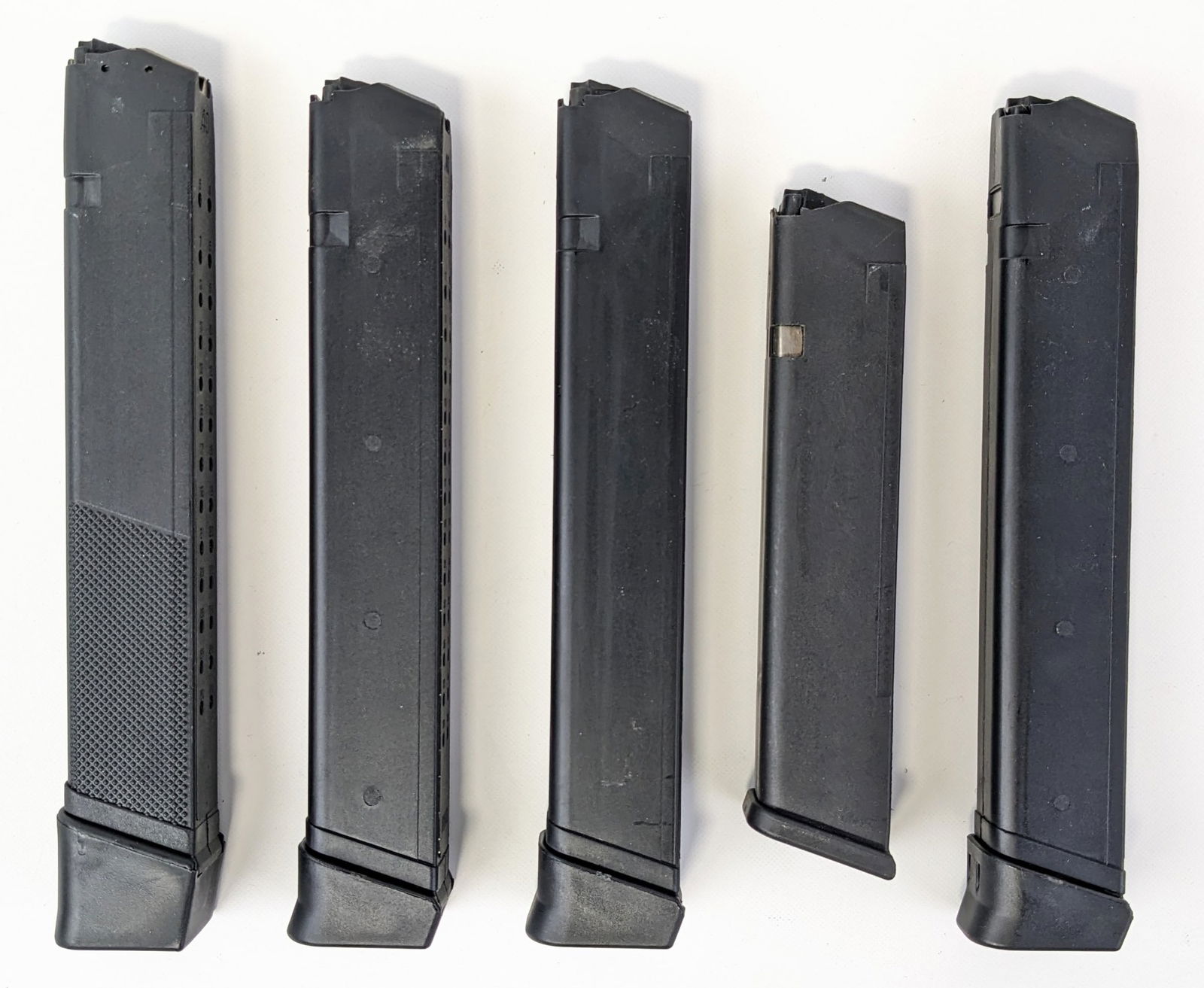 (5) Extended Glock .40 S&W Magazines: Includes (4) RWB & Unmarked 28rnd mags, and (1) Glock 22rnd mag. Mags are in nice condition with light wear from use.