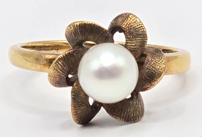 Ladies 10K Yellow Gold Pearl Flower Ring