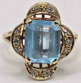 Ladies 14K Yellow Gold Aquamarine & Diamond Dinner Ring