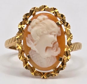 Ladies 18K Yellow Gold Cameo Ring