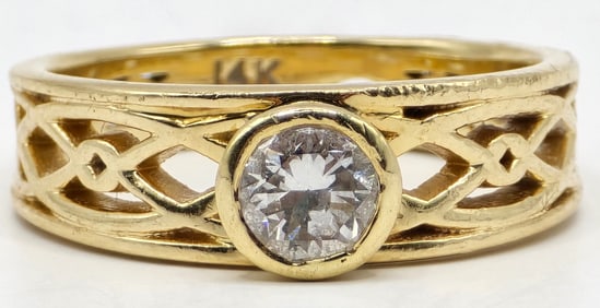 Ladies 14K Yellow Gold Diamond Wedding Band