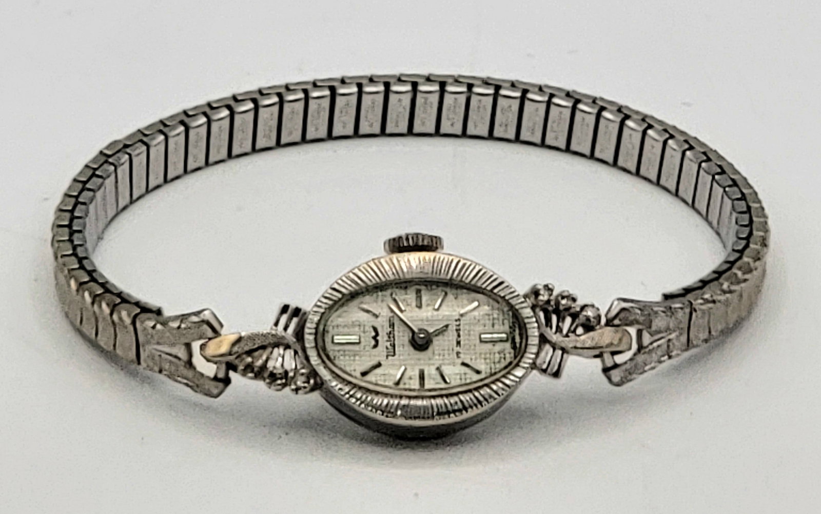 Vintage Ladies Waltham 14K White Gold Diamond Wristwatch: Vintage Ladies Swiss Waltham 14K White Gold Diamond Wristwatch. The watch has a 17 jewel mechanical movement and is in nice running condition. The watch includes 6 genuine diamonds and has an after-ma