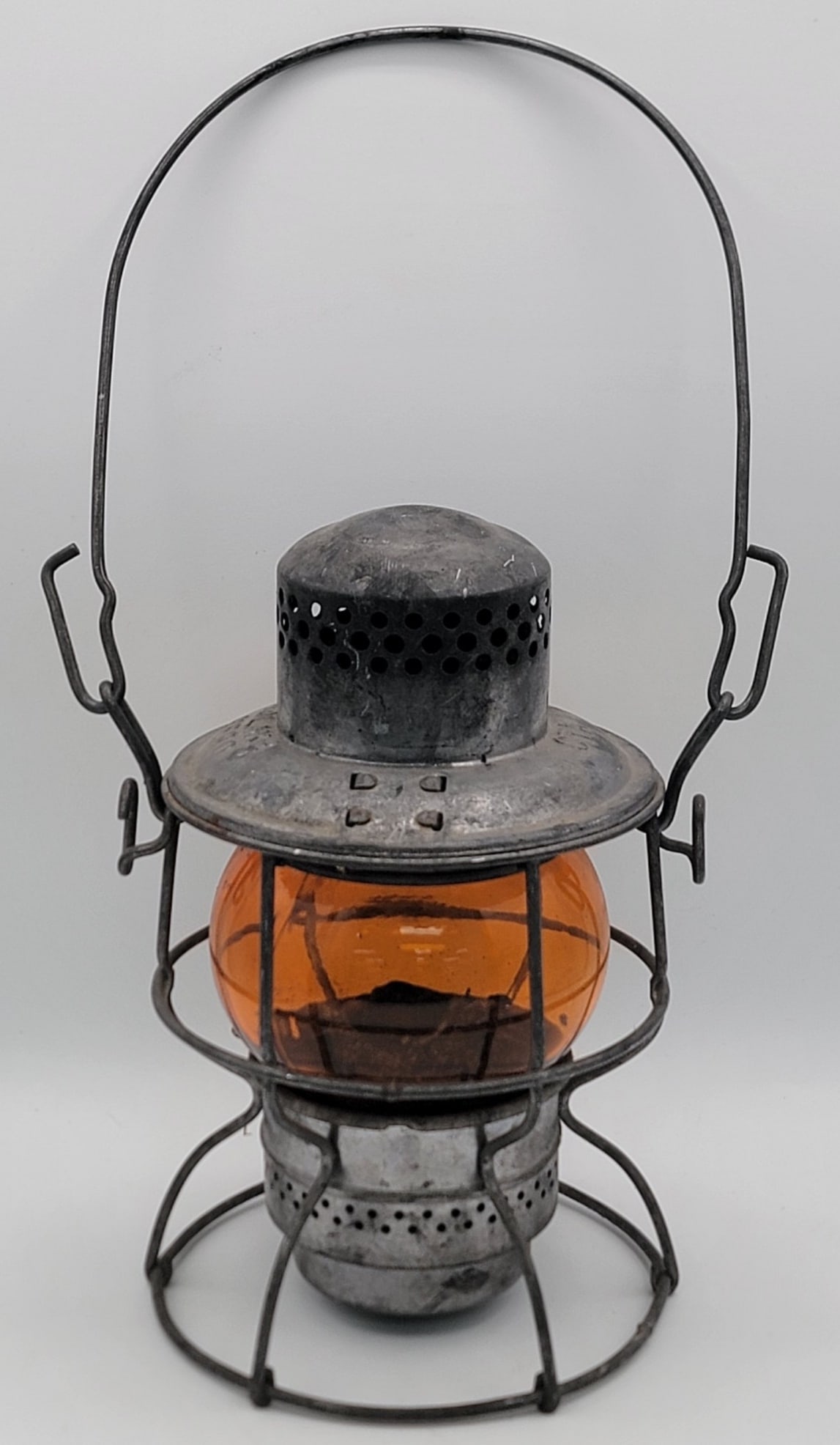 Vintage Adlake Kero Chicago Transit Authority Railroad Lantern: Vintage Adlake Kero Chicago Transit Authority Railroad Lantern. Good condition with an orange caution lens. Measures 9-1/4" tall with a base diameter of 6".