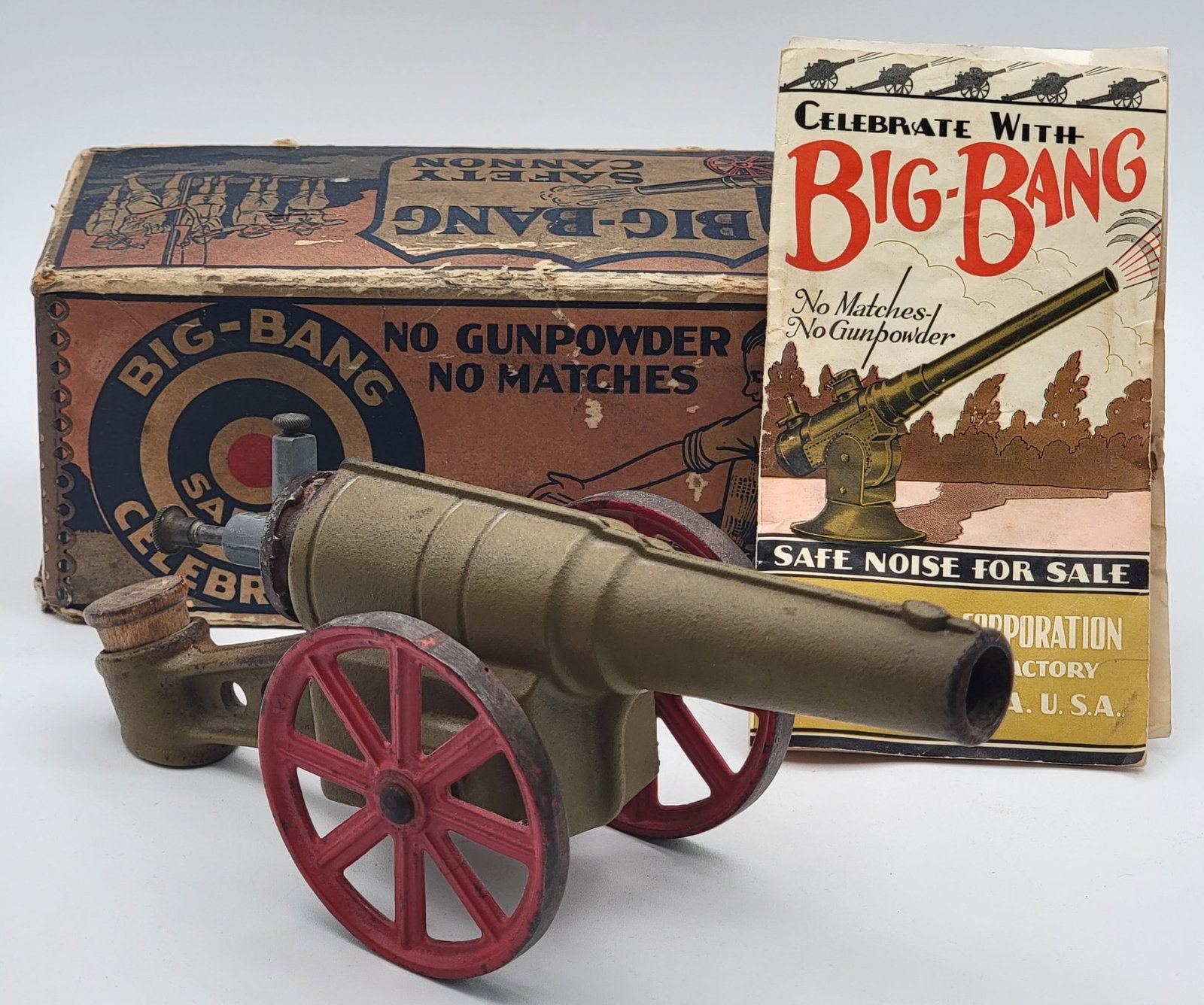 Vintage Conestoga Big-Bang Cast Iron Light Field Cannon In Box: Vintage Conestoga Big-Bang Cast Iron Light Field Cannon In Box. The cannon is in nice condition in the original box with instructions. Measures 9" across.