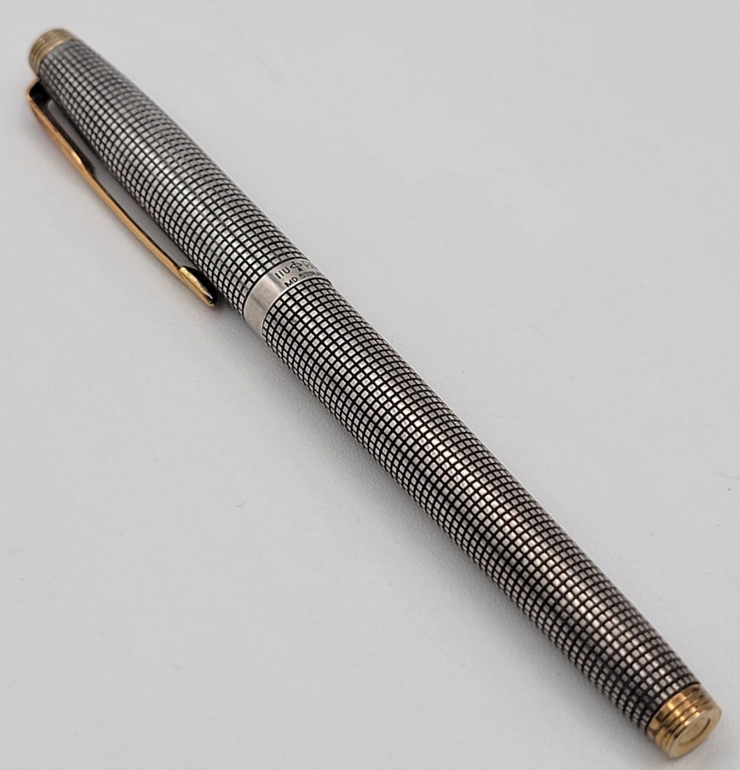 Vintage Parker 75 Cisele Sterling Silver With Gold Plated Accents Fountain Pen: Vintage Parker 75 Cisele Sterling Silver With Gold Plated Accents Fountain Pen. The pen appears to be in nice condition with a 14k gold nib. Overall the pen measures 5-1/8" long.