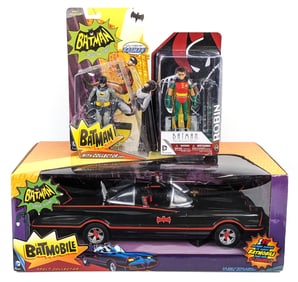 1/12 Mattel DC Comics Batmobile w/ Batman & Robin Figures NIB