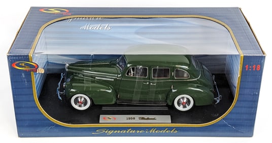 1/18 Scale Signature Models 1938 Packard Car