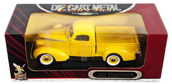 1/18 Scale Road Signatures 1937 Studebaker Coupe Express Truck