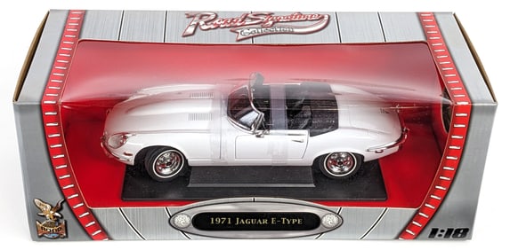 1/18 Scale Road Signatures 1971 Jaguar E-Type Convertible