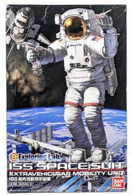 Bandai 1/10 Scale ISS Space Suit Extravehicular Mobility Unit Model Kit - NIB