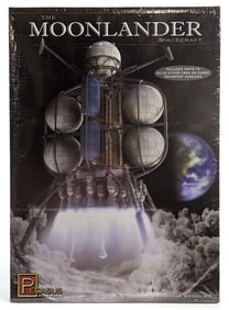 1/350 Scale Pegasus Hobbies Moonlander Spacecraft Model Kit - Sealed