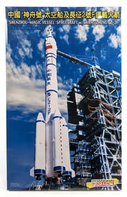 1/48 Scale Dragon Models Shenzhou-Magic Vessel Spacecraft w/ Chang Zheng CZ-2F Model - Sealed