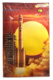 1/48 Scale Dragon Chang Zheng 2 (CZ-2E) Space Launch Vehicle Model Kit - Sealed
