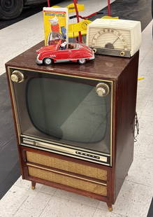 Stuart Little Movie Collection: Unique lot of items related to the movie Stuart Little. Lot includes a vintage Zenith TV , Motorola Radio, Stuart Little RC Car, and Stuart Little VHS tape. Items vary in age and condition. Display