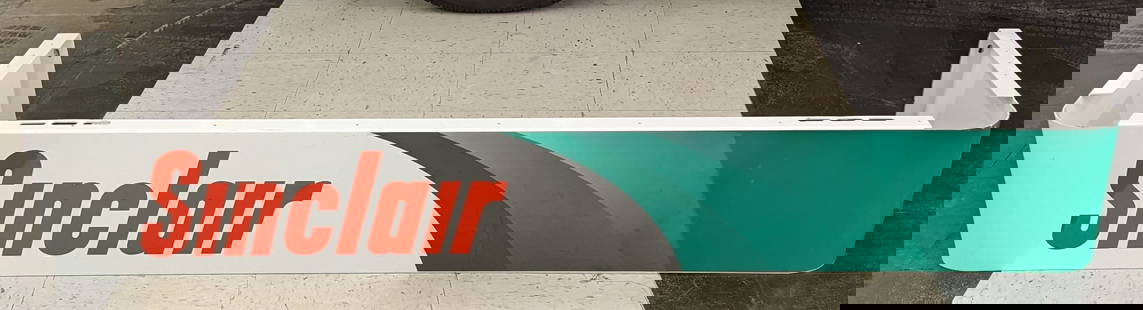 5ft Sinclair Service Station Metal Topper Sign: Large single sided metal a Sinclair gas pump topper sign. Sign originally was mounted above the gas pump island. Appears to be in good condition with some scratches and wear from use. Measures approxi