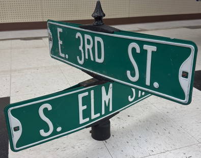Vintage S. Elm St & E. 3rd Street Intersection Texas Street Sign: Vintage South Elm Street and East 3rd Street double sided intersection pole sign. Sign features 4 single sided embossed metal street signs and cast metal pole topper bracket. Appears to be in good con