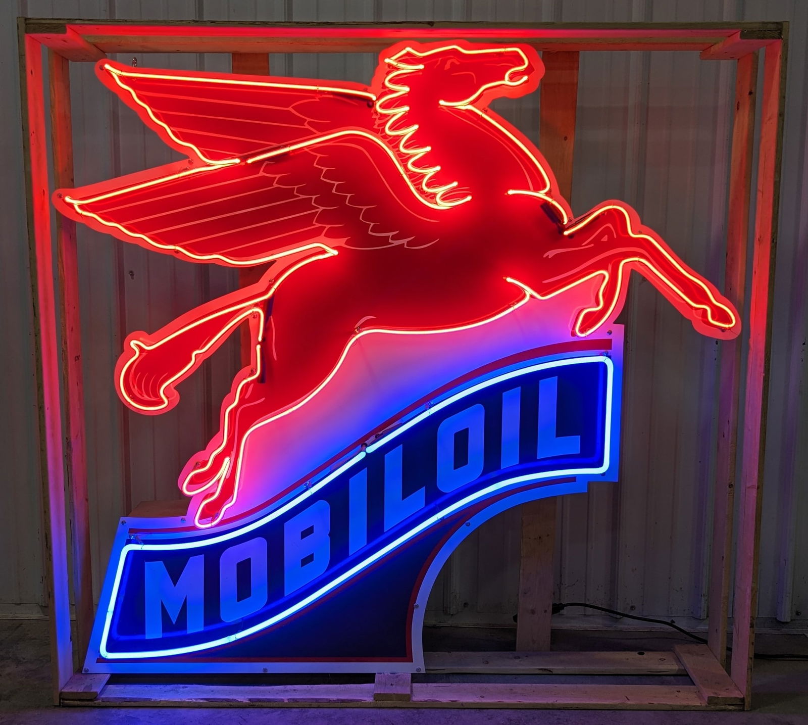 Large New Custom "Mobil Oil" Pegasus Facing Right Two-Color Neon Sign (1 of 9)