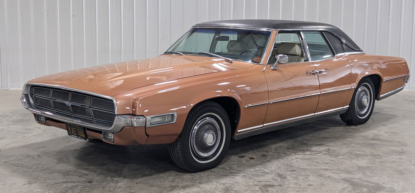 1969 Ford Thunderbird Landau Sedan (1 of 20)