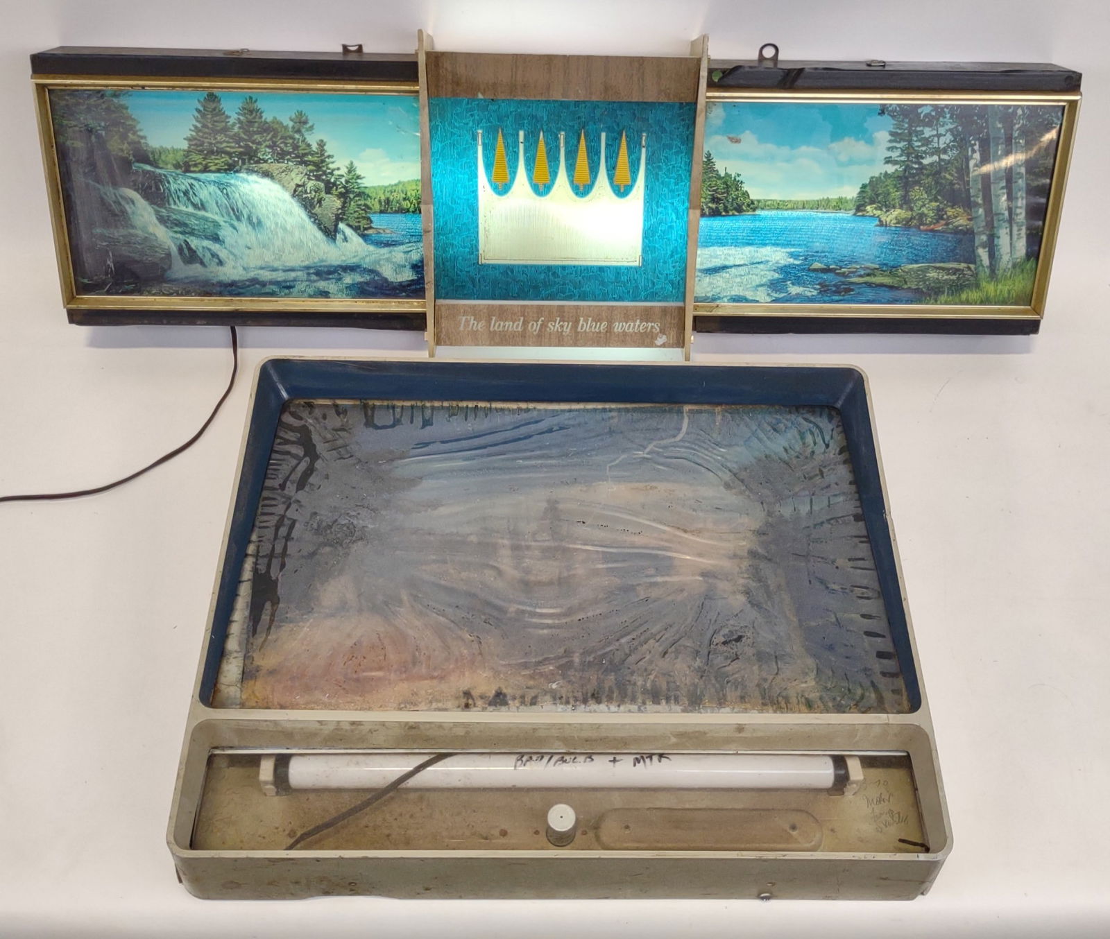 2) Vintage Hamm's Beer Motion Lighted Signs For Parts Or Repair (1 of 13)