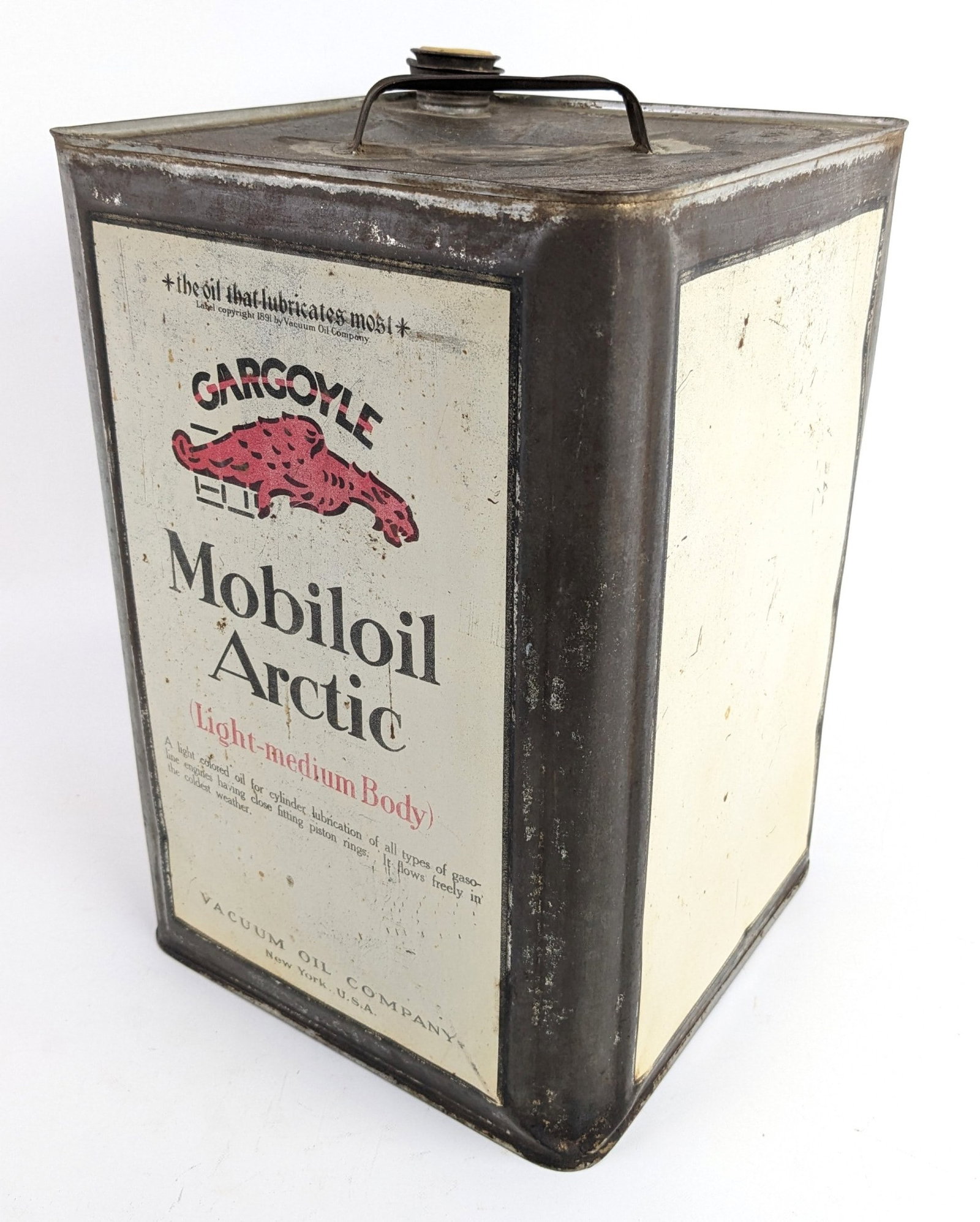 Early Gargoyle Mobiloil Arctic 5 Gallon Oil Can w/ Cap: Early Gargoyle Mobiloil Arctic Light-medium Body motor oil 5 gallon can with cap. Has paint loss, scratches, fading, and other wear from use and age. Displays well with Gargoyle graphics and nice orig