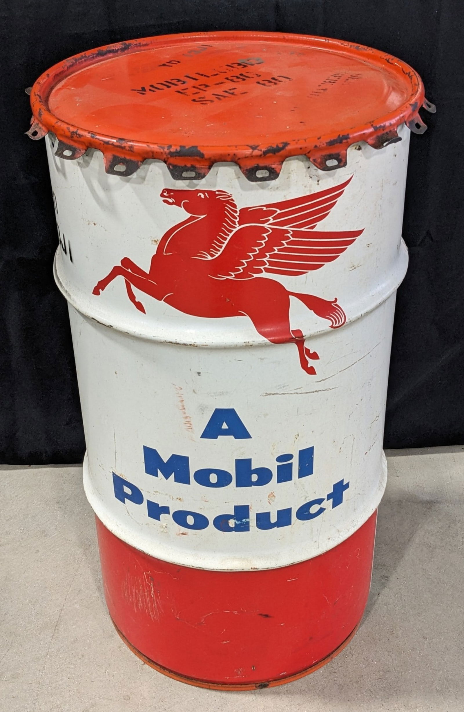 Vintage Mobil Oil 16 Gallon Metal Barrel Can (1 of 7)