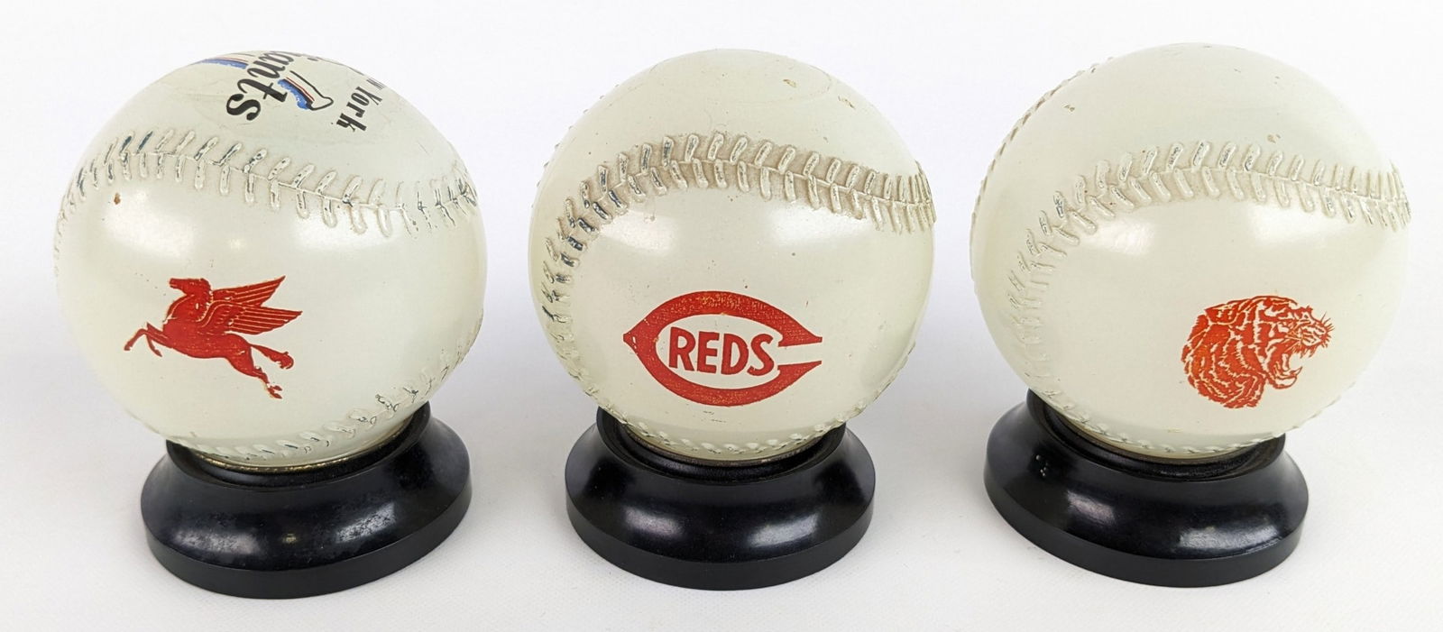 (3) Vintage Mobil Gas Station Glass Baseball Promotional Banks (1 of 5)