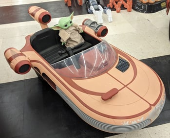 Radio Flyer Star Wars Landspeeder Battery Op Ride On