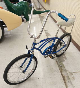Contemporary Schwinn Sting-Ray Bicycle: Contemporary Schwinn Sting-Ray Bicycle. Nice condition with some paint scratches, decal loss and wear from use and display.