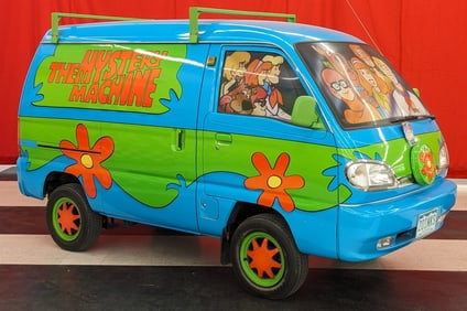 Custom Scooby-Doo Mystery Machine 1972 Mitsubishi Van