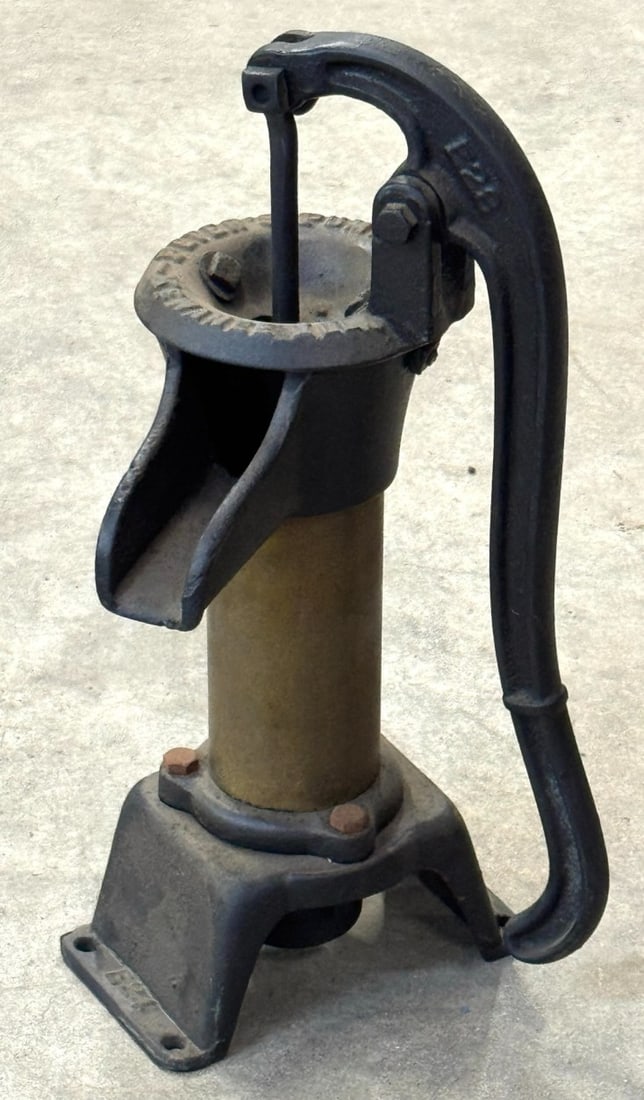 Antique Peter's Pump Company Kewanee ILL Cast Iron E24 Hand Water Well Cistern Pump: Antique Peter's Pump Company Kewanee ILL Cast Iron E24 Hand Water Well Cistern Pump, Stands 18" Tall, This Cast Iron? Hand Operated Well Water Pump Was A Significant Part Of Kewanee's Industrial Histo