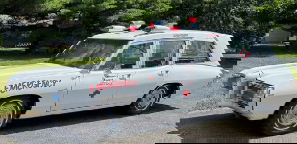 1968? Pontiac Bonneville High Top Ambulance