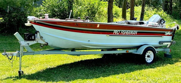 1987 Sylvan Marine Pro Fisherman Boat with 1987 Shorelander Trailer
