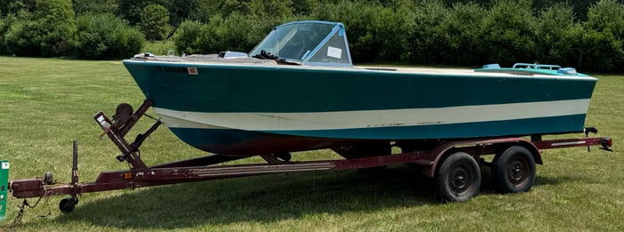 18ft Century Resorter (No Motor) *Project Boat* w/Trailer