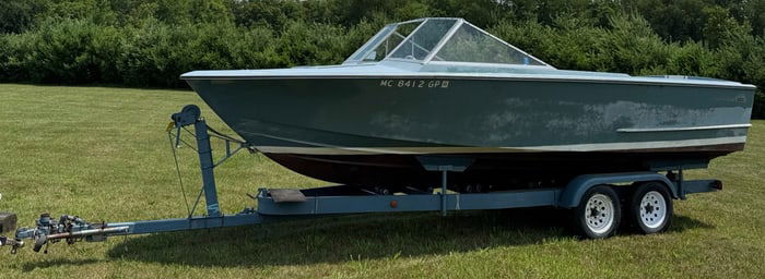 1968 22ft Chris Craft Commander (no motor) *Project Boat* w/Trailer