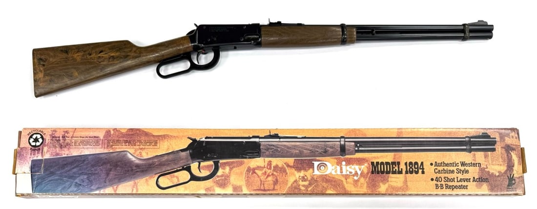Daisy Model 1894 Lever Action BB Carbine Rifle in Box: Daisy Model 1894 Lever Action BB Carbine Rifle in Box.? The Daisy model 1894 BB Carbine Rifle is in very nice used condition.? This rifle has not been played with and it shows by the condition.? Origi