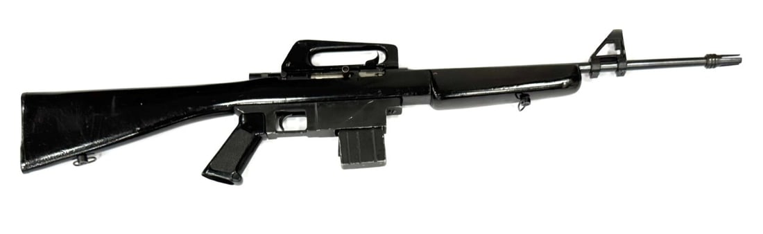 Squires Bingham M16 .22LR Semi-Automatic Rifle: Squires Bingham M16 .22LR Semi-Automatic Rifle.? The Squires Bingham M16 is in nice used condition.? Barrel measures 19 inches in length.? Blueing is strong, ?Squires Bingham M16 is a cheap combat rif