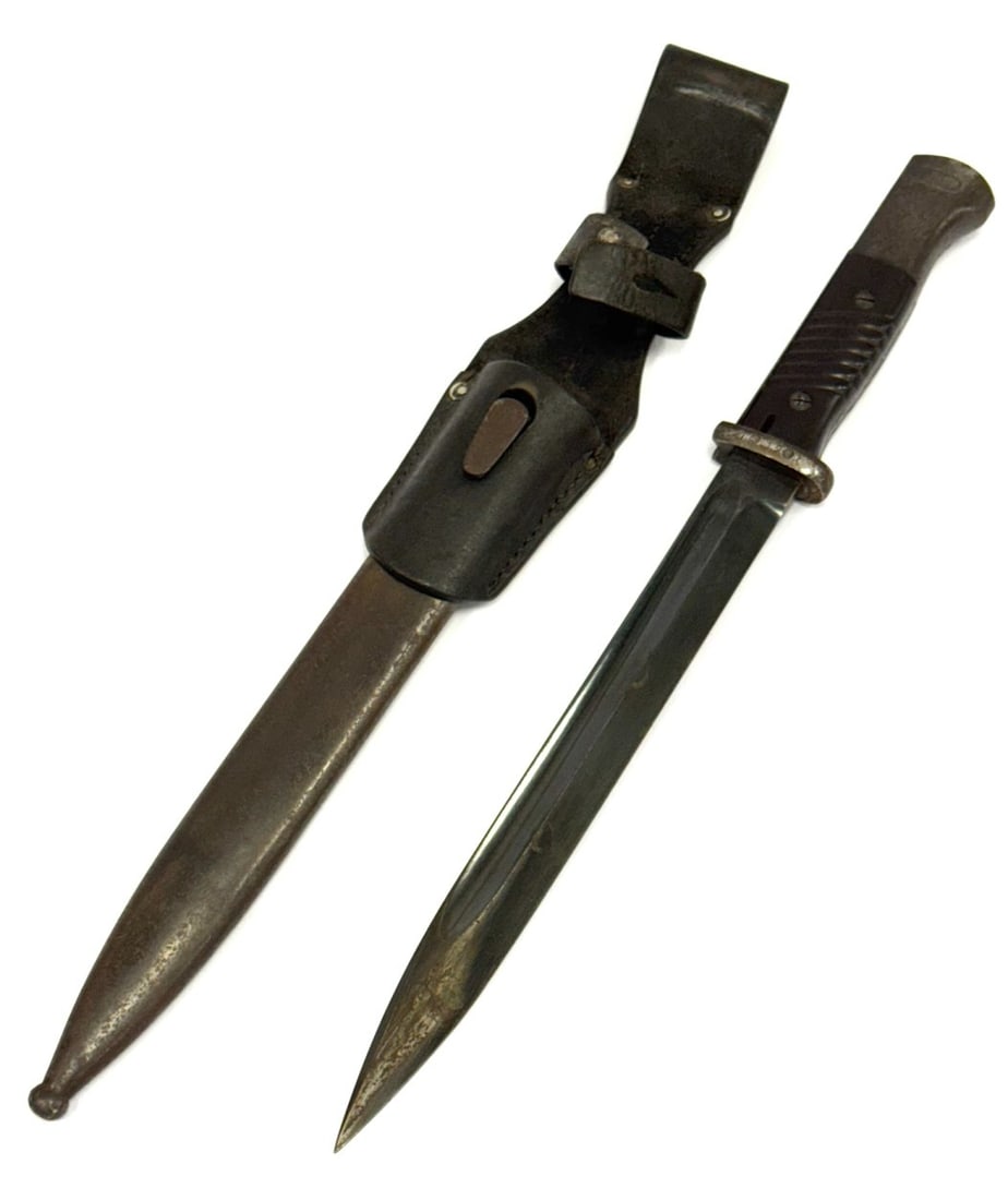 German WW II Bayonet Coppel Gmbh 713 With Non Matching Scabbard: German WW II Bayonet Coppel Gmbh 713 With Non Matching Scabbard. Bayonet Serial # 713 With 1991 d on Scabbard. Blade Length Approx 9 3/4". Overall Length 16"