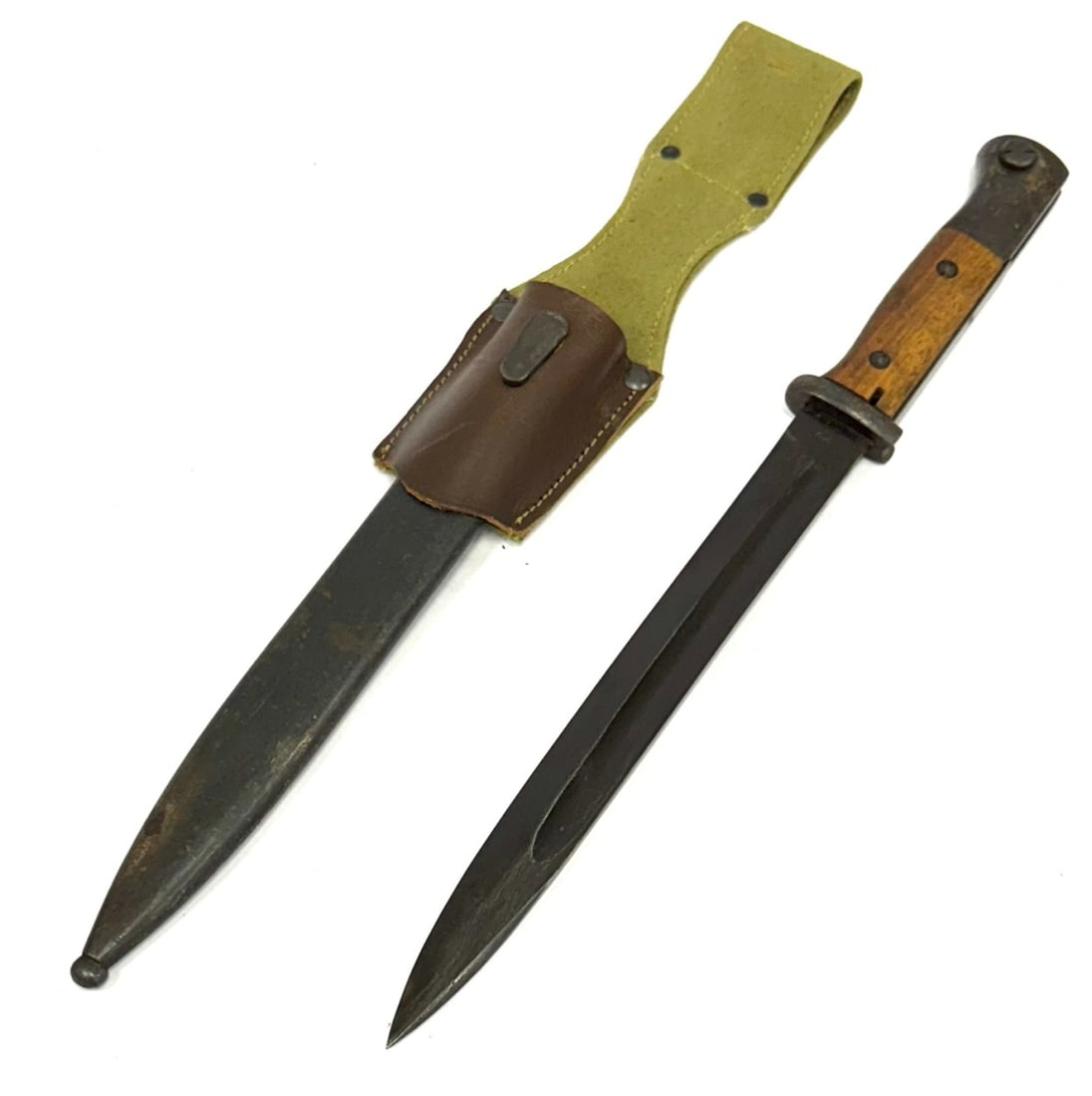 German WW II Bayonet 43 ASW 4148 aa With Matching Scabbard and Reporduction Frog: German WW II Bayonet 43 ASW 4148 aa With Matching Scabbard and Reproduction Frog. Blade Length is 10". Overall Length with Scabbard is 16"