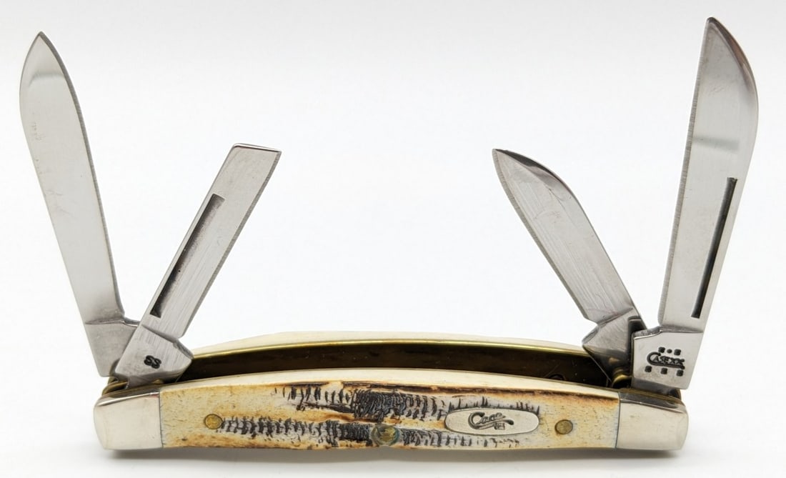 2004 Case XX Bone Stag Small Congress 6.5468: Knife is in very nice condition with minimal wear from handling. Overall measures 3-1/8in when closed.