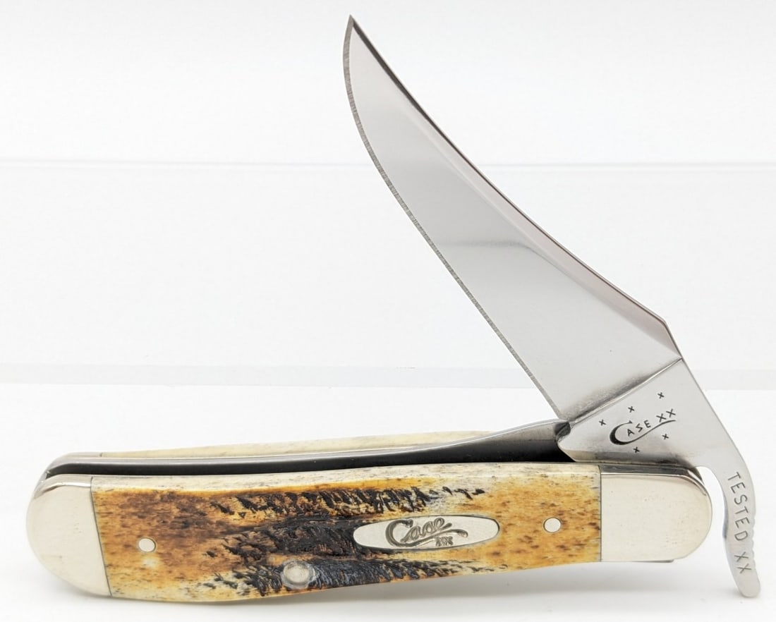 2015 Case XX Bone Stag Russlock 6.51953L: Knife is in very nice condition with minimal wear from handling. Overall measures 4-1/8in when closed.